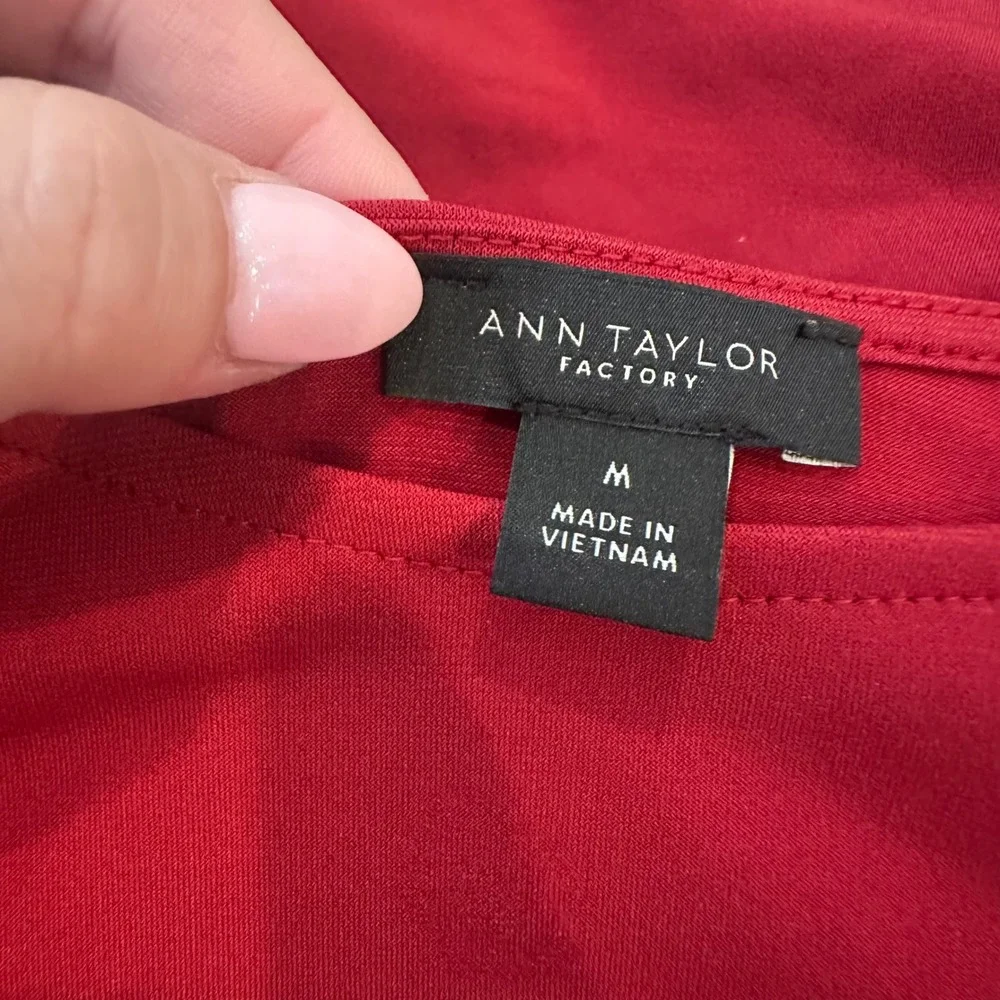Ann Taylor‎ Factory Red Split Sleeve Knot Detail Scoop Neck Top Womens Medium - Picture 5 of 6